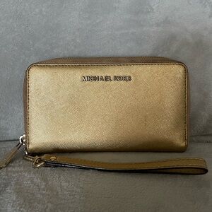 Michael kors wristlet